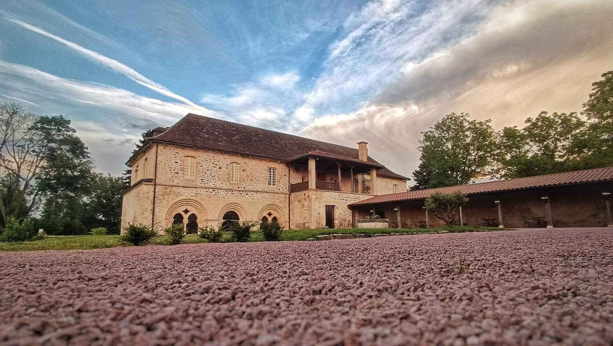לינה וארוחת בוקר Abbaye Saint Gilbert מראה חיצוני תמונה